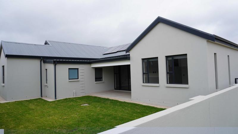 3 Bedroom Property for Sale in Kraaibosch Park Western Cape